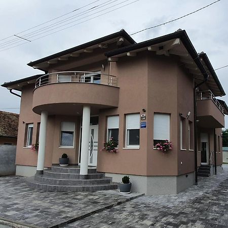 Apartman Bozur **** Satnica Dakovacka 外观 照片