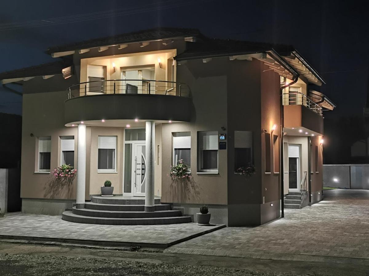Apartman Bozur **** Satnica Dakovacka 外观 照片