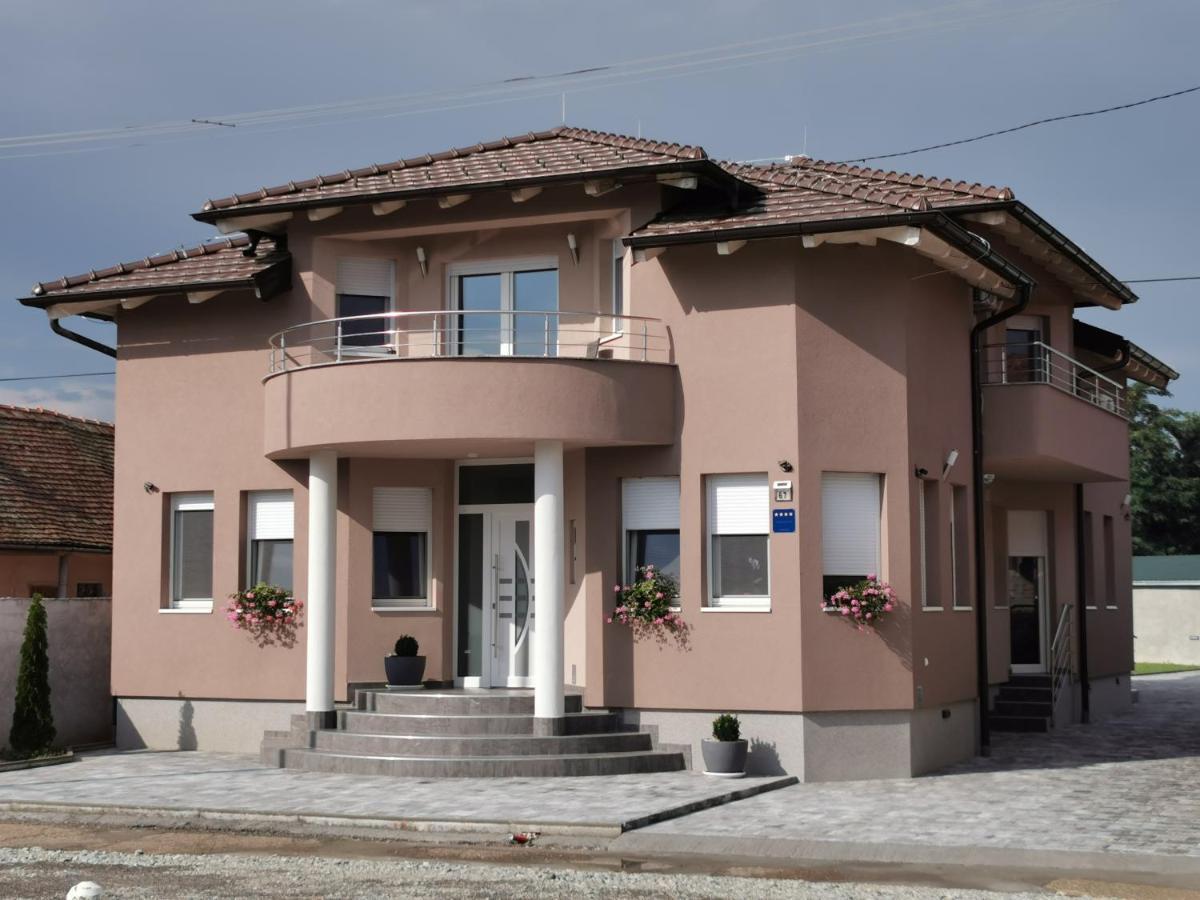 Apartman Bozur **** Satnica Dakovacka 外观 照片