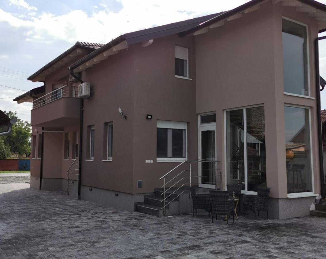 Apartman Bozur **** Satnica Dakovacka 外观 照片