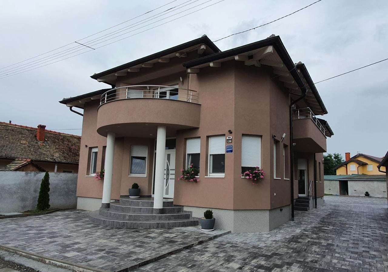 Apartman Bozur **** Satnica Dakovacka 外观 照片