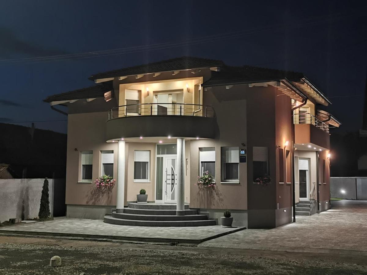 Apartman Bozur **** Satnica Dakovacka 外观 照片