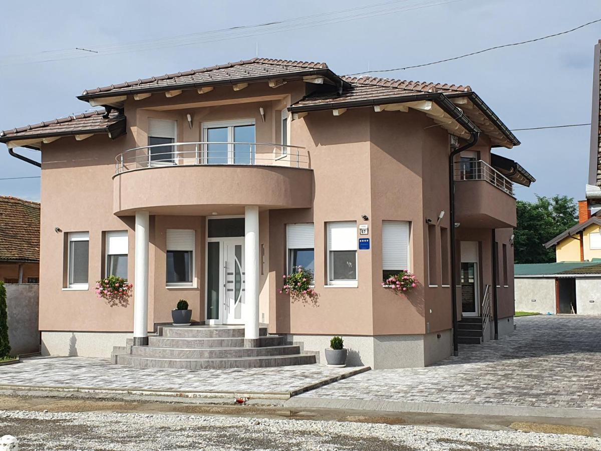 Apartman Bozur **** Satnica Dakovacka 外观 照片