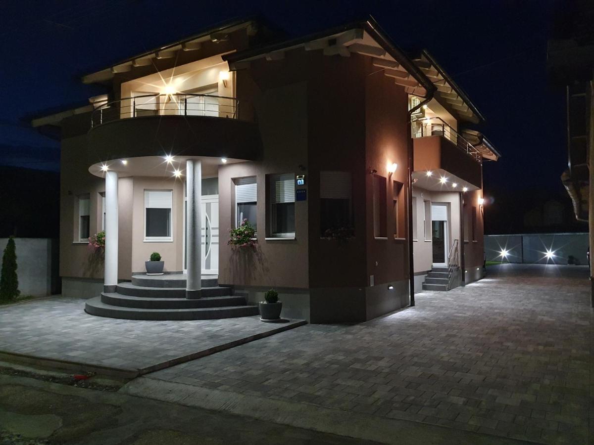 Apartman Bozur **** Satnica Dakovacka 外观 照片